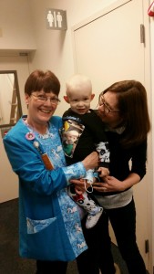 Mac with Rachel (his nurse) after ringing the bell.